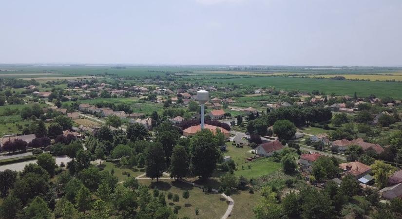 Óriási a vita, egy magyar település nevét meg kellene változtatni? Őrült titkot rejt a név