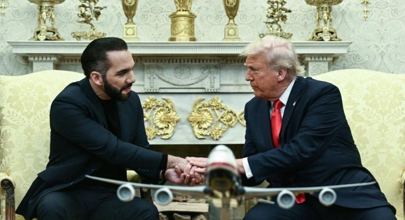 Örökre elnök maradhat a Donald Trumppal barátkozó „legmenőbb diktátor”