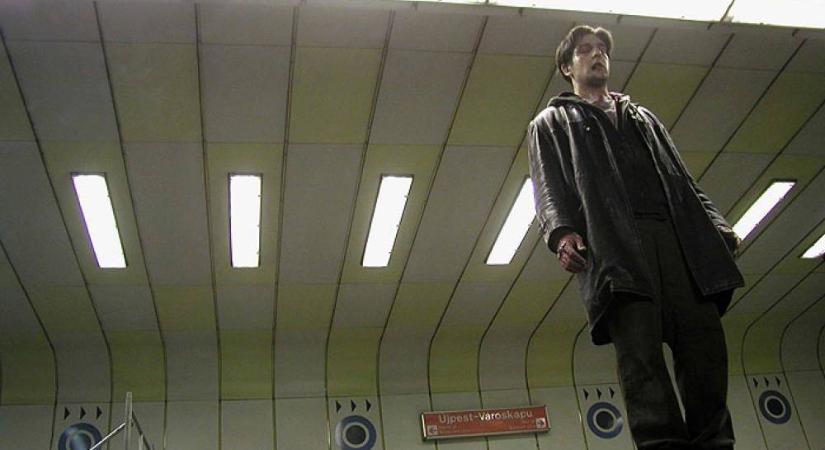 Kontroll: Kivételes karaktereken nevethetünk kontroll nélkül (kritika)