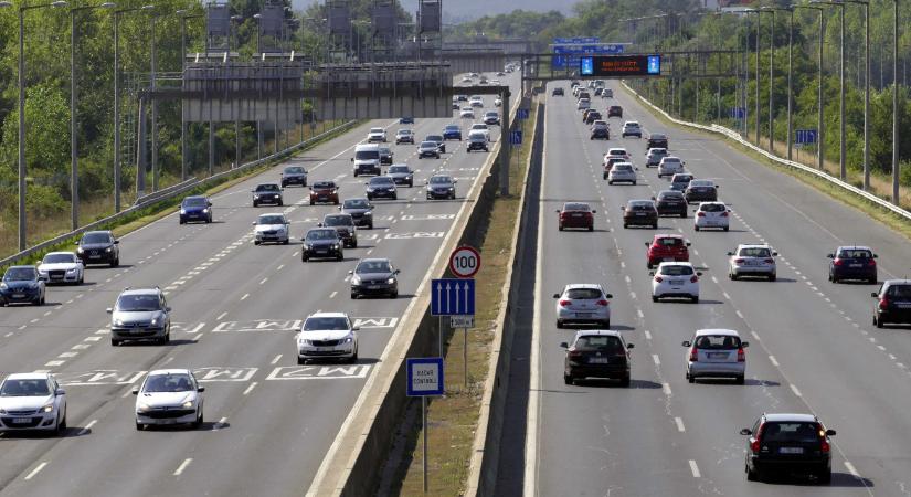 Mostantól csak okosan az M1-M7 közös szakaszán – szenzorok figyelik az autósokat