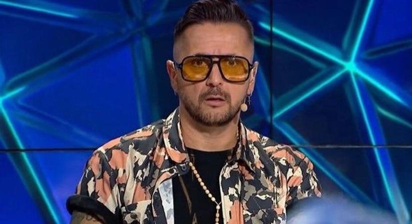 A Kalamajka nevű szórakoztatóipari kombinát és a sötét, fekete csík