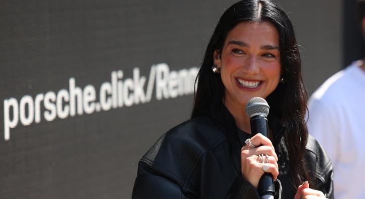 Dua Lipa édesapjával duettezett koncertjén, már értjük, honnan örökölte tehetségét a popsztár