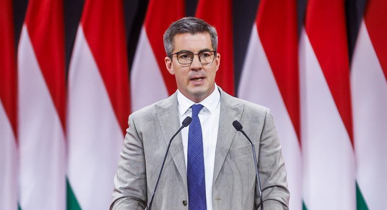 Kocsis Máté szerint a Tisza máris hamisítja a Fidesz álhírek elleni csodafegyverét
