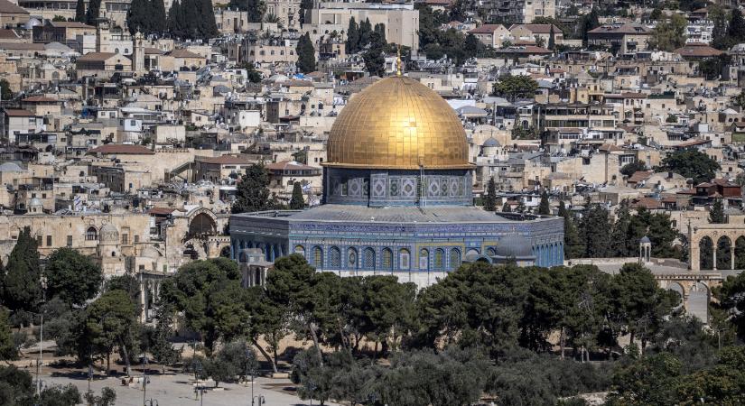 Egyre nő a felháborodás, miután egy izraeli szélsőjobboldali miniszter az al-Aksza mecsetben imádkozott