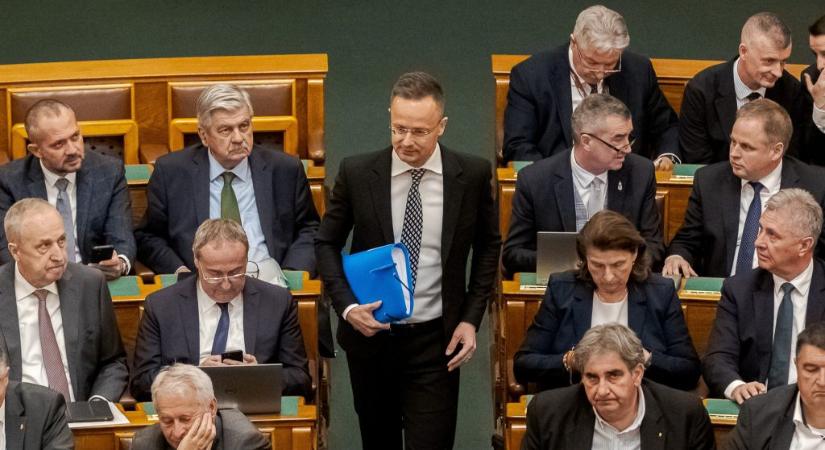 Szijjártó bejelentette, hogy a Mercedes létrehozza az ország legnagyobb autógyárát