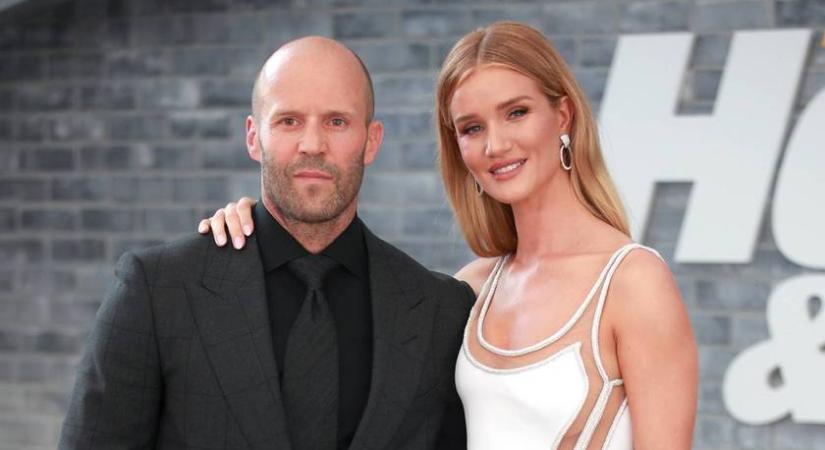 Jason Statham párja hófehér bikiniben olyan, mint egy istennő: Rosie alakján meg sem látszik a két terhesség