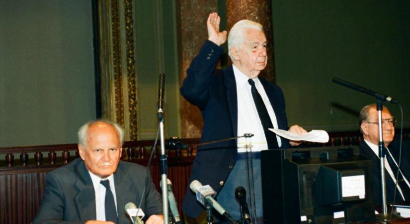 Kosáry Domokos pokolbeli víg napjai – Romsics Ignác könyvét olvasva