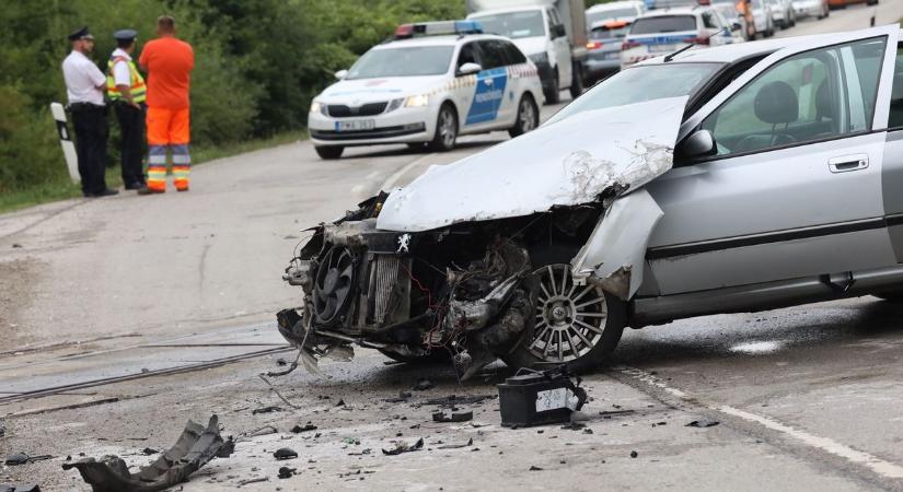 Drámai fotók a vasárnapi vonatbaleset helyszínéről (GALÉRIAVIDEÓ)