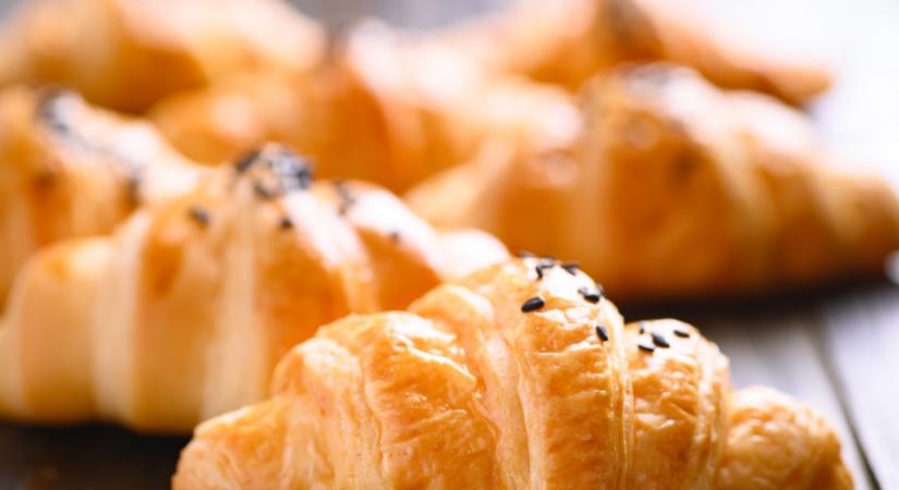 Croissant vett a nő a cukrászdában: amikor meglátott egy tételt a számlán, leesett az álla - Fotó