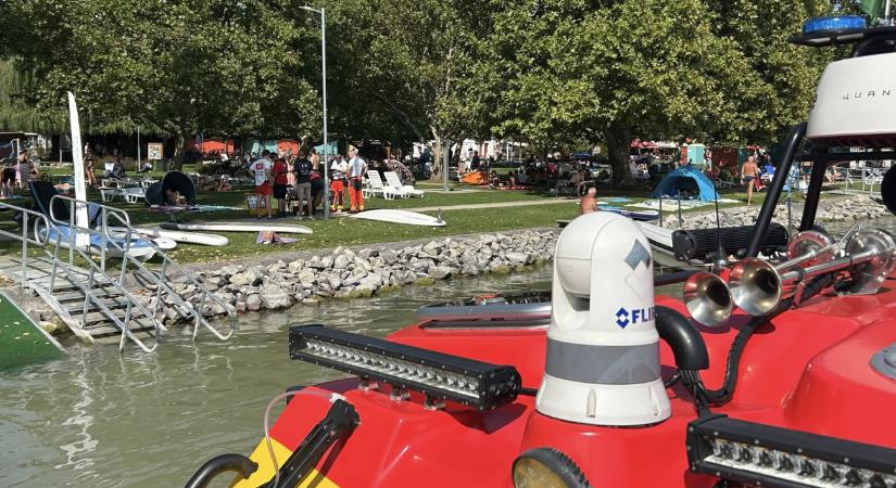 Nagy volt a baj, riasztani kellett a vízimentőket és még a búvárokat is a Balatonnál