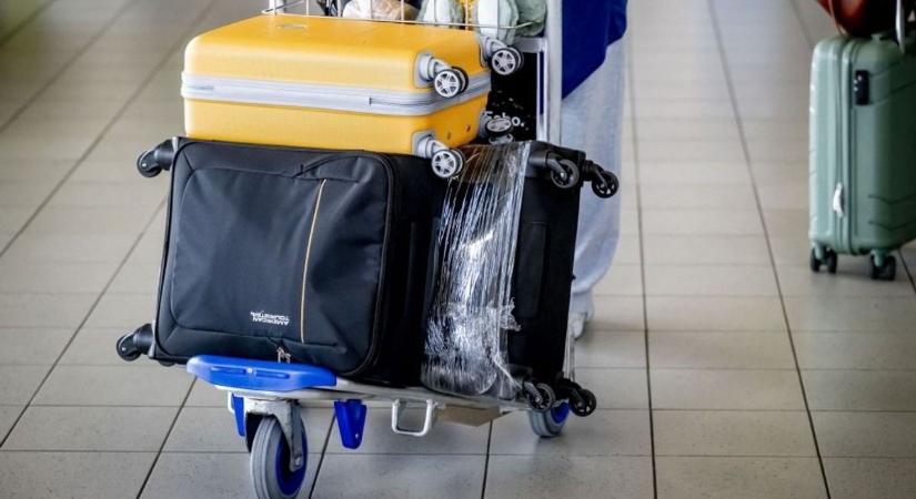 Gyermekét bőröndbe zárta egy nő, majd a busz csomagterébe tette