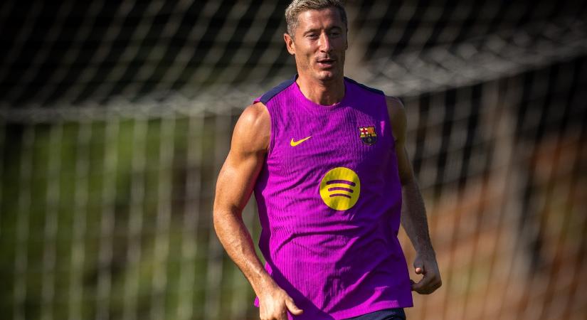 Robert Lewandowskinak mennie kell! Furcsa üzenet kering Barcelonában