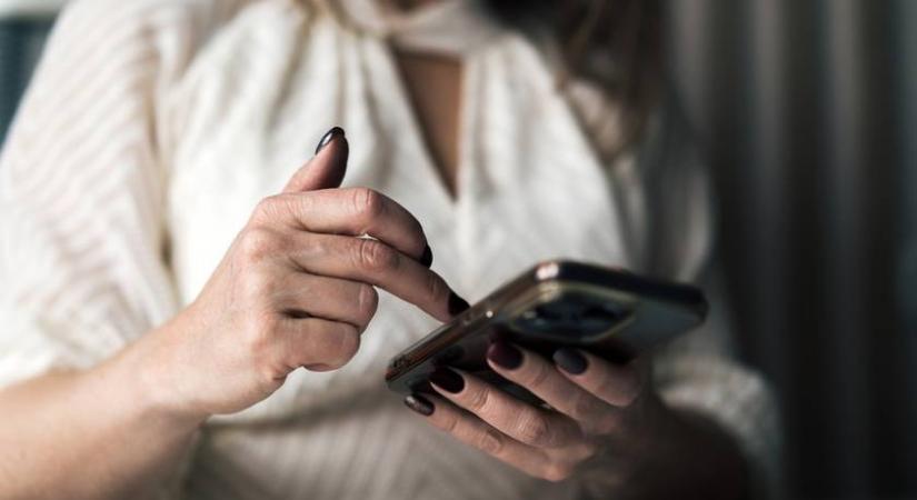 Különösen veszélyes SMS terjed az országban: egy rossz kattintás, és lenullázhatják a bankszámlád