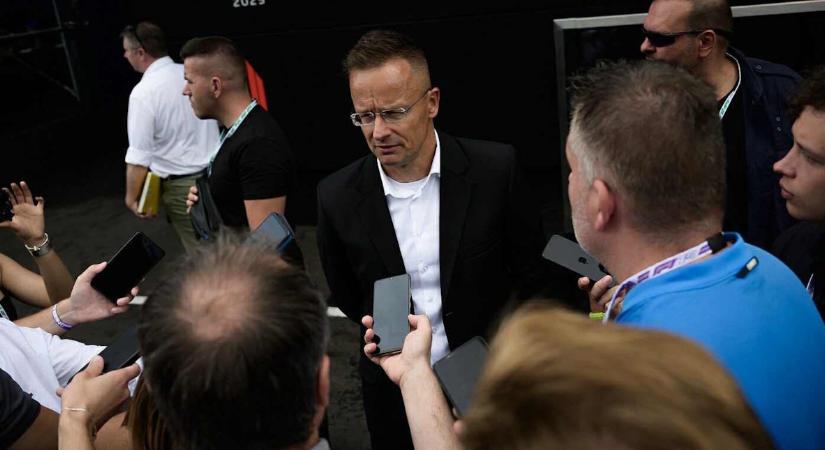 Szijjártó Péter dicsérte és szidta is Molnár Áront és Lengyel Tamást: Bizonyos szint fölött ne menjünk egy bizonyos szint alá