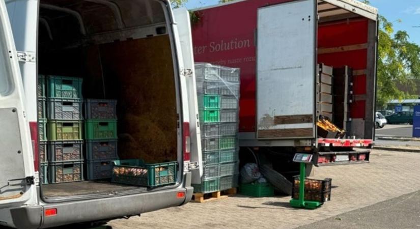 Parkolóban kapcsolták le az illegális zöldség-gyümölcs kereskedőket