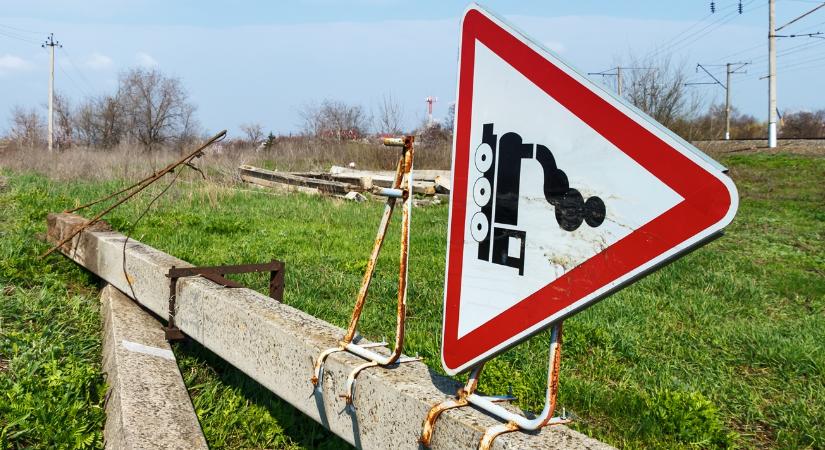 Hihetetlen szerencse: mindenki megúszta a traktorbalesetet