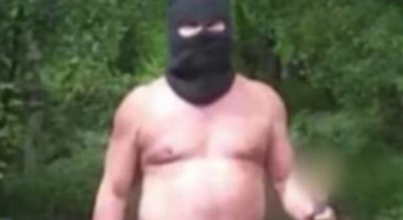 Erotikus segédeszközzel terrorizálja a nőket a túlsúlyos gímesi fantom szatír