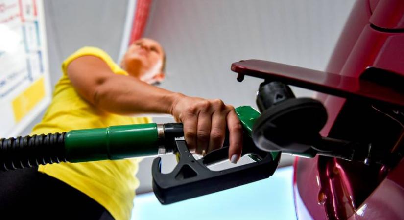 Így alakul a benzin ára keddtől: a gázolajról is megszólaltak a szakértők