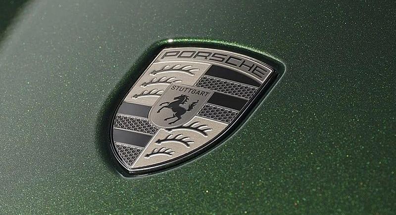 Belső égésű motorral szerelt SUV-t dob piacra a Porsche