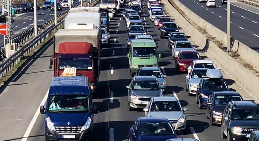 Közel 40 szenzor figyeli a szabálytalankodókat az M1-M7 közös szakaszán