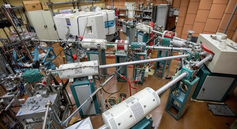 Űrkémiai kutatásokért díjazták a debreceni Atomki fiatal tudósát