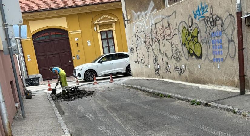 Erre inkább most ne. Nagyon ne. Lezártak egy utcát Pécsen!