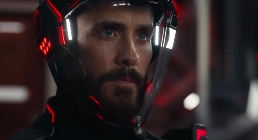 Megérkezett a Tron: Ares második előzetesének magyar változata, amiben a Jared Leto által megformált MI-t fegyverként kezelik