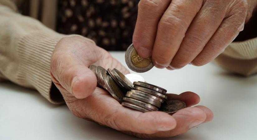 Rossz hír a nyugdíjasoknak, néhányan sokkal előbb kapnak pénzt, a többiek várhatnak a kifizetésre