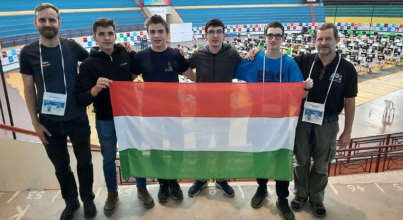 Aranyérmet szerzett az informatikai diákolimpián egy debreceni tanuló