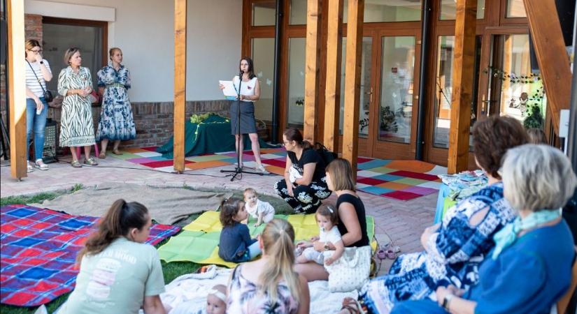 Anyatejes világnap piknikhangulatban: így ünnepeltek Gárdonyban