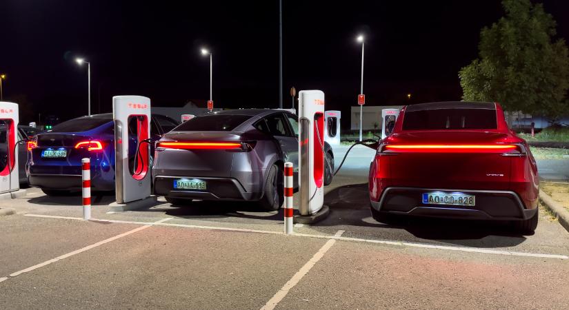 Benéztek a Tesla Supercharger díjak 100 forint alá