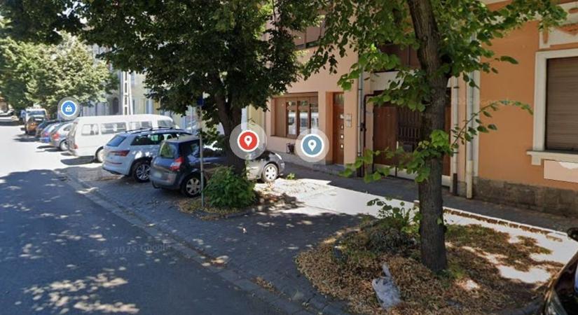 „Gondolkodjatok már, emberek” – szomorú „meglepit” talált az egri nő a kapuja előtt, nem csoda, hogy kiakadt miatta