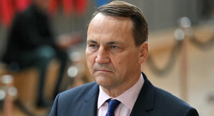 A lengyel külügyminiszter újabb katonai segélycsomagot jelentett be Ukrajna számára
