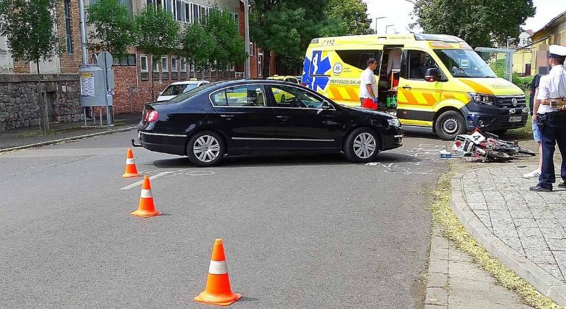 Kerékpárost ütöttek el Hódmezővásárhelyen, a mentők azonnal a helyszínen voltak – galériával