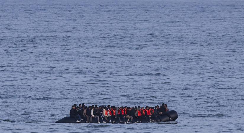 Legkevesebb 68 migráns halt meg egy hajótörésben Jemen partjainál