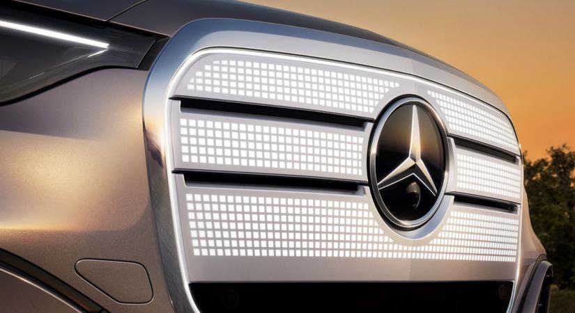 Virtuális hűtőmaszkkal érkezik az új Mercedes