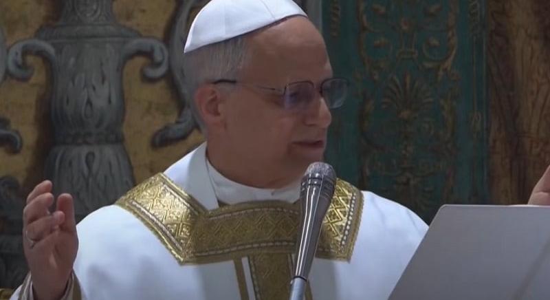 Testépítő pappal küzd a Vatikán a gyűlölet ellen? Így toboroz infleunszereket XIV. Leó pápa