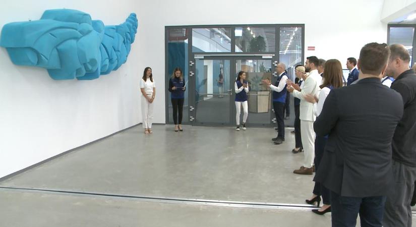 A művészet és az ipar fonódott össze a BMW Group Gyár Debrecenben – fotókkal, videóval