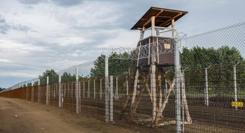 Vascsővel ütöttek és kiraboltak egy török határsértőt Ásotthalomnál