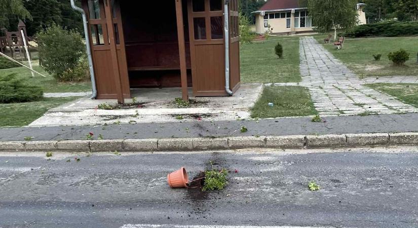 Pusztítást végeztek a vandálok Csokonyavisontán