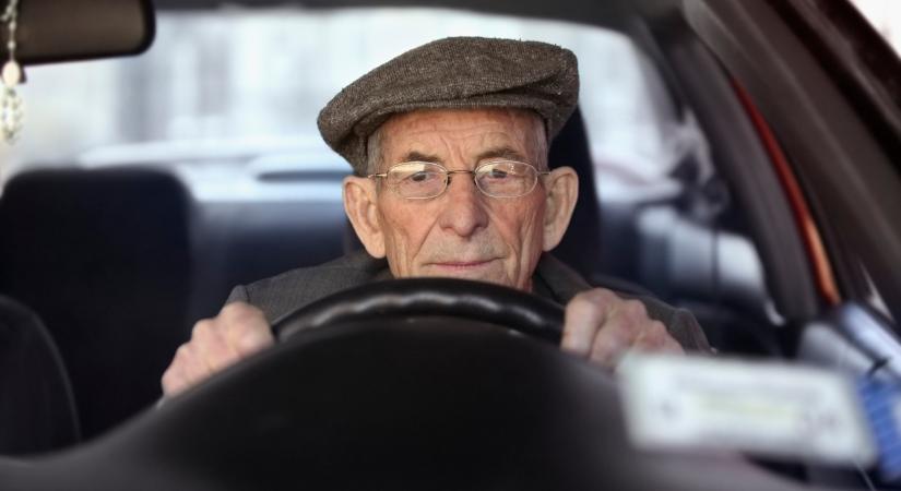 Szemüvegesek! Rendkívüli KRESZ előírás élesedett: komoly bírság jár ezért 2025-ben ezeken az utakon