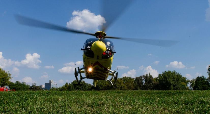 Mentőhelikoptert riasztottak: Heten, köztük egy gyermek is megsérült a karambolokban