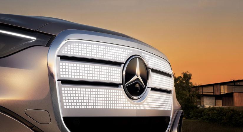Jókora világító hűtőmaszkkal jön a legújabb Mercedes