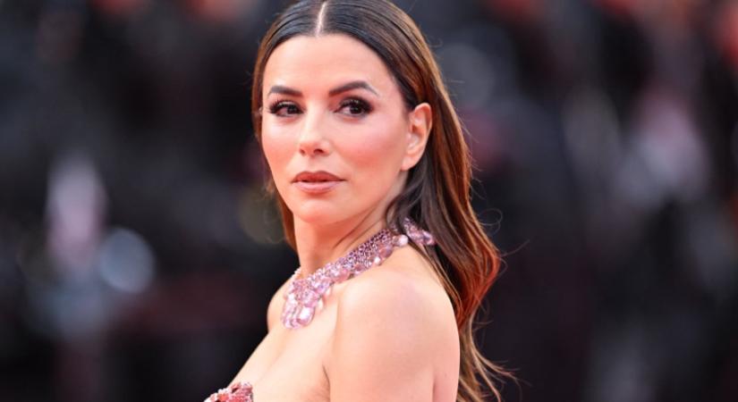 Az 50 éves Eva Longoria sárga nyári ruháját imádják most az emberek