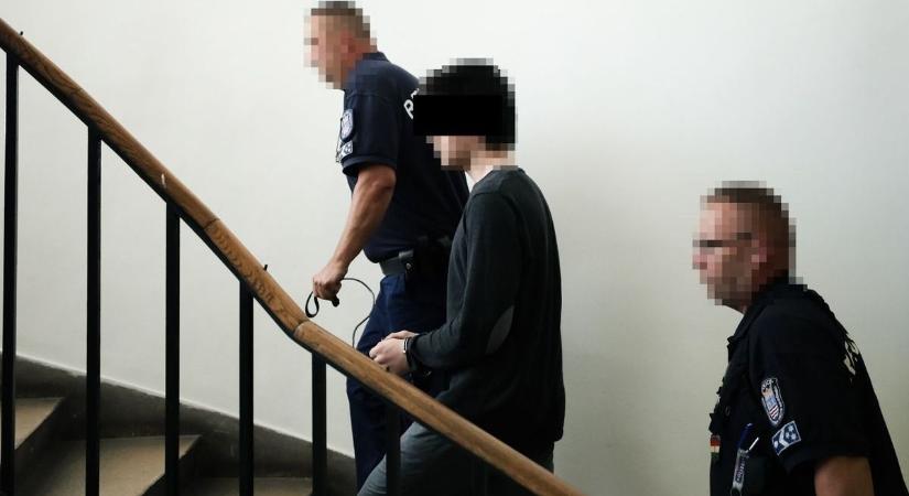 Javítóintézetbe szállítják azt a 13 éves fiút, aki az anyjára és nagymamájára támadt Gönyűn