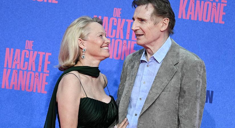 Liam Neeson elhunyt feleségének húga írt Pamela Andersonnak