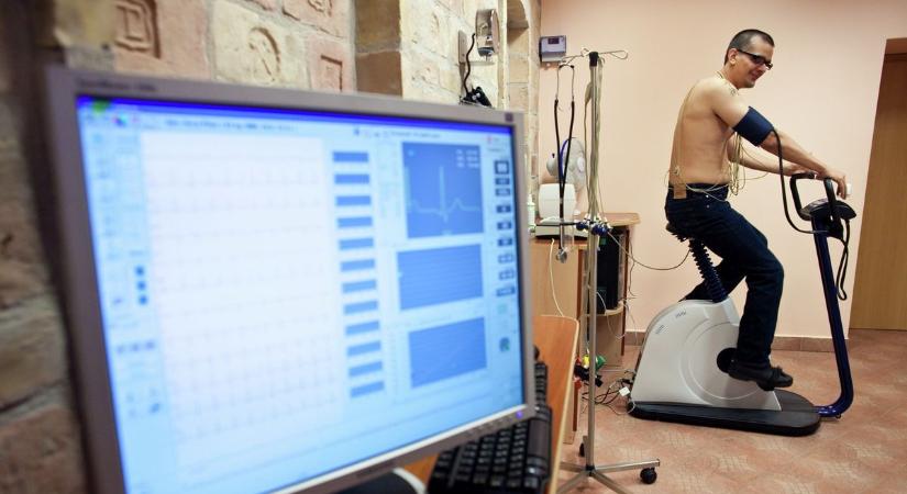 A szívhalál nem válogat: tünetekkel és tünetek nélkül is érkezhet – figyelmeztet a debreceni kardiológus