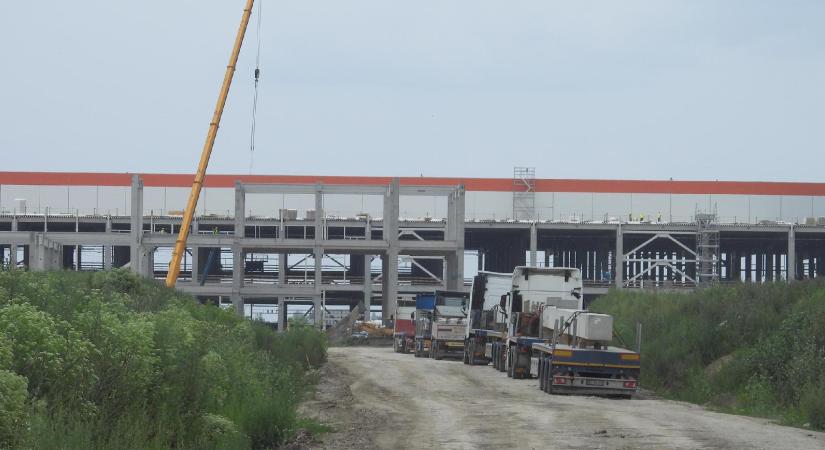 A kínai ügyvezető igazgató tagadja a debreceni CATL második ütemének felfüggesztését