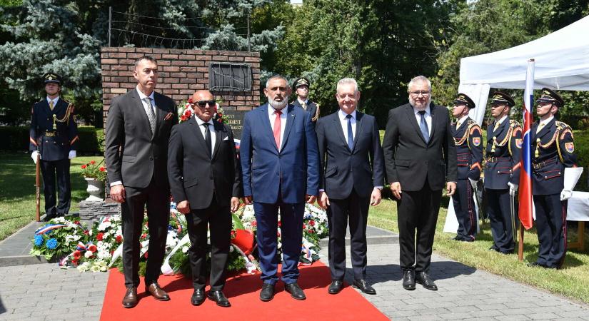 „Ki kell törni a tudatos szegénységből!” – megemlékezés a Roma Holokauszt emléknapján Dunaszerdahelyen