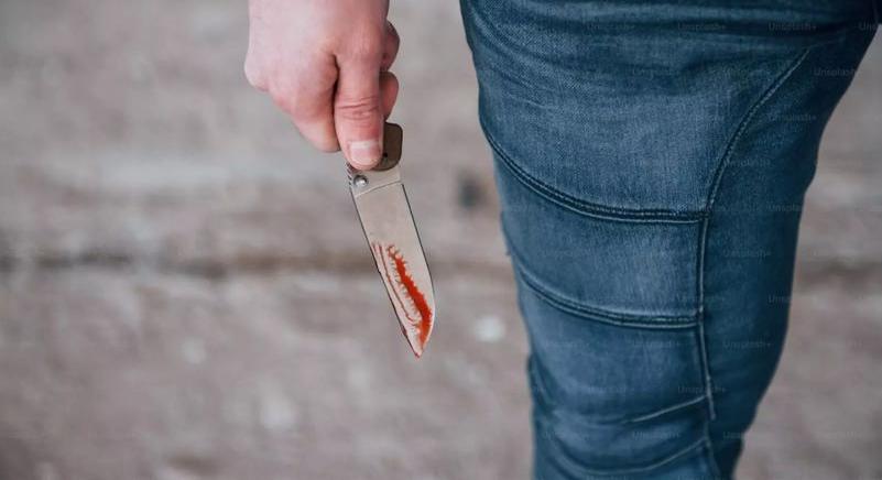 Gönyűi vérfűrdő: anyját és nagyanyját késelte meg a 13 éves fiú